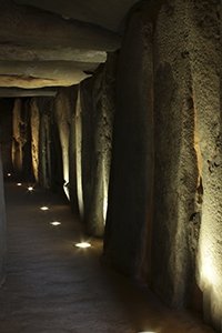 Pilar de la Media Legua y Dolmen de Soto